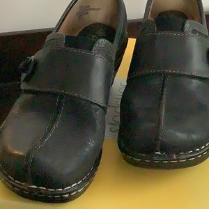 Softspots black leather shoes.  Size 7